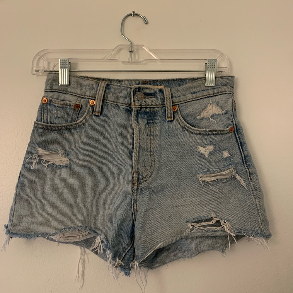 High rise distressed Levi Wedgie Shorts